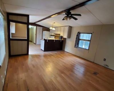 2 Bedroom 1BA 900 ft Pet-Friendly Apartment For Rent in Citrus County, FL