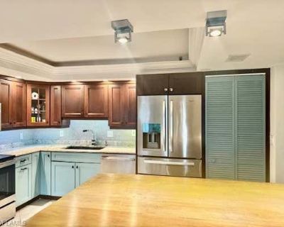 2 Bedroom 2BA 1380 ft Furnished Pet-Friendly Condominium For Sale in NAPLES, FL