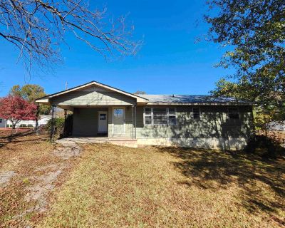 2 Bedroom 1BA 1118 ft Single Family House For Sale in Cullman, AL