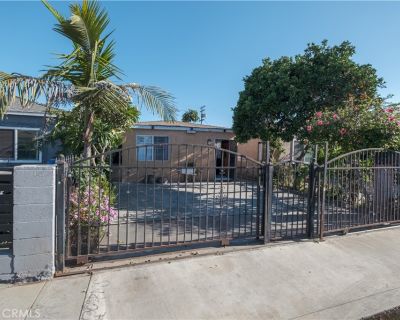 3 Bedroom 1BA 893 ft Single Family House For Sale in Compton, CA