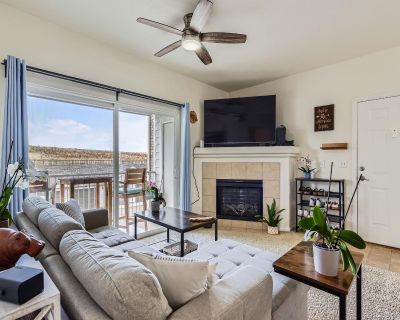 2 Bedroom 2BA 1037 ft Condo For Sale in Englewood, CO