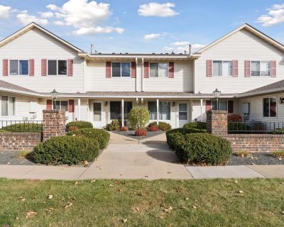 2 Bedroom 1BA 1024 ft Townhouse For Sale in White Bear Township, MN