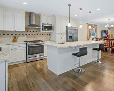 5 Bedroom 5BA 2470 ft Multi-Family For Sale in Reseda, CA