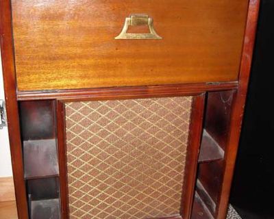 1951 RCA Victrola radio