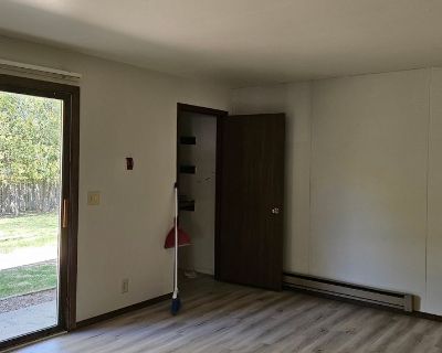 2 Bedroom 1BA 800 ft Pet-Friendly Apartment For Rent in Schofield, WI