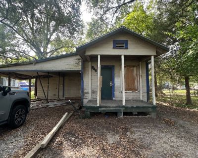 3 Bedroom 1BA 1233 ft Single Family House For Sale in Beaumont, TX