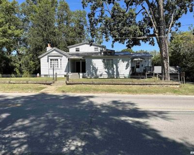 W Water St, Pinckneyville, Home For Sale