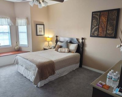 The Yellow Rose Of Texas (Has a House) on iROOMit. Room in the 3 Bedroom...