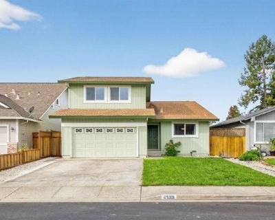 4533 Hillview Ct. All light and bright w/ every detail fine tuned! New Paint, New Flooring, Doors, heating unit, finished two car garage all freshened up and ready for new occupants. Primary bedroom is upstairs with awesome storage with a walk-in closet, plus two others, all with a view to the Eastside Hills. Two roomy bedrooms downstairs with full bathroom. Open Kitchen to Family Room. Yard is...