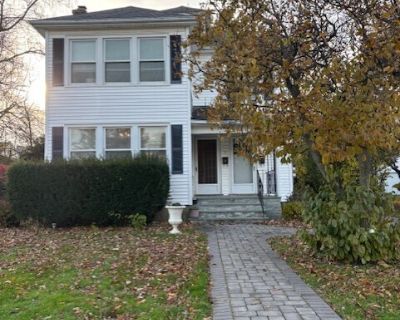 2 Bedroom 1BA 1384 ft House For Rent in West Hartford, CT