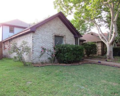 3 Bedroom 3BA 1346 ft Single Family Home For Sale in Mesquite, TX