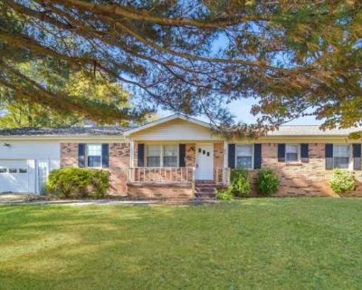 3 Bedroom 1.5BA 1467 ft Pet-Friendly Apartment For Rent in Madison County, AL