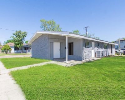 312 N Gaillard Street. Don't miss this move-in ready, charming property offering a comfortable, expended and affordable living space in Baytown TX!! This property is ready for you to call it your new home. Enjoy a functional floor plan, ample natural light, and a peaceful setting just minutes from local shops, schools, and major roadways. Perfect for anyone looking for a clean, well-kept home a...