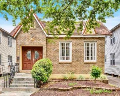 3517 Louisiana Avenue Parkway. This laid-back bayou city has character and history galore You'll never find another place like it. Patio / balcony Granite counters Hardwood floors Dishwasher Pet friendly Parking Unit Amenities air conditioning bathtub ceiling fan dishwasher extra storage granite counters hardwood floors microwave oven patio / balcony range refrigerator stainless steel Property ...