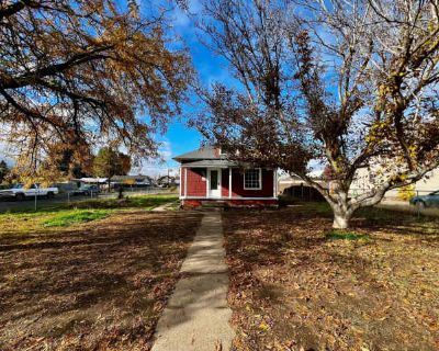 2 Bedroom 1BA 1037 ft Apartment For Rent in Yakima, WA