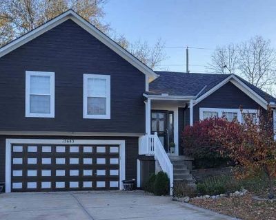 3 Bedroom 2BA 1150 ft Single Family House For Sale in Olathe, KS