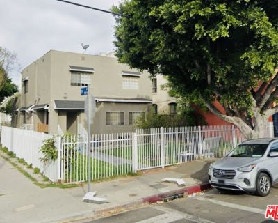 1981 Estrella. Turnkey, close to USC Campus, USC Village, Metro Station and Staples/Crypto Center. 8 Bed/3 Bath plus 1 Bed/1Bath guest house. Central HVAC, Washer and Dryer Hookups, Hardwood Floors, Open to Short Term and Long Term tenancy. Tenant pays utilities. Text for showing, available to show same day.. 9 Bedroom. 4 Bathroom. 3032 ft