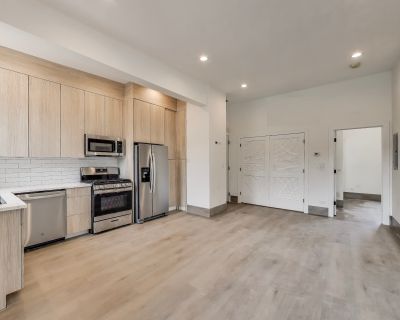 2 Bedroom 2BA 900 ft Pet-Friendly Apartment For Rent in Chicago, IL