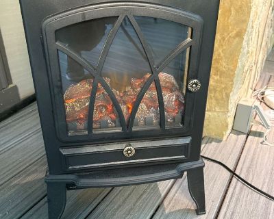250. Electric Fireplace Heater 15x9x23H TESTED