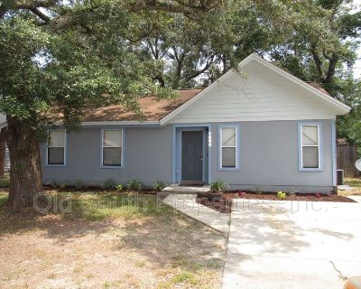 3 Bedroom 2BA 1153 ft Pet-Friendly House For Rent in Pensacola, FL