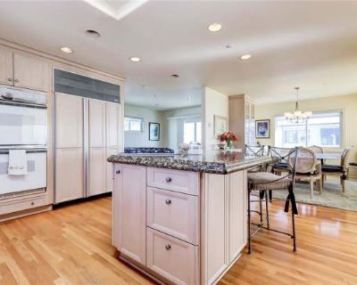 3 Bedroom 4BA 0 ft Townhouse For Rent in Manhattan Beach, CA
