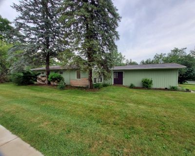 3 Bedroom 1BA 1136 ft Single Family House For Rent in Ann Arbor, MI