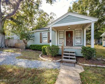 2 Bedroom 1BA 760 ft Apartment For Rent in Pascagoula, MS