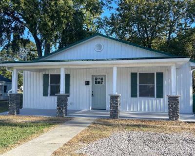 4 Bedroom 2BA 1552 ft Pet-Friendly Apartment For Rent in Colonial Heights, VA