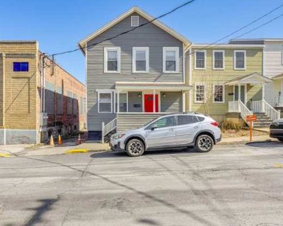 3 Bedroom 1.5BA 1628 ft Pet-Friendly Apartment For Rent in Hudson, NY