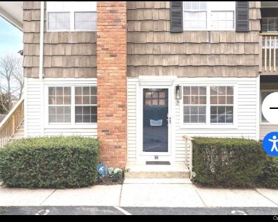 1 Bedroom 1BA 600 ft Condo For Sale in Hampton Bays, NY