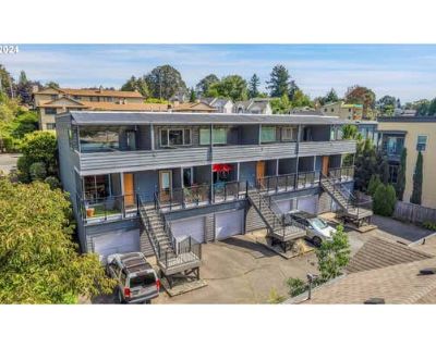 2 Bedroom 2BA 1076 ft Condominium For Sale in PORTLAND, OR