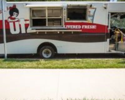 BRAND NEW 24 FT Commercial Kitchen on Wheels - Ford / E350 Utilimaster / 2012
