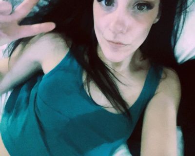 $150 /week. Age: 33 * Smoker?: No * Any pets?: No * Occupation: Professional * Interests: music, writing, dancing, gym, painting, meeting new people, literature, culture, poetry, psychology, modeling, laughing, 420, beauty, trying new things * Gender: Female. Smoking room acceptable. Pets are fine. No preference specified. Age preference: 18 - 84. Looking in: Bricktown , Downtown , East - Lower...