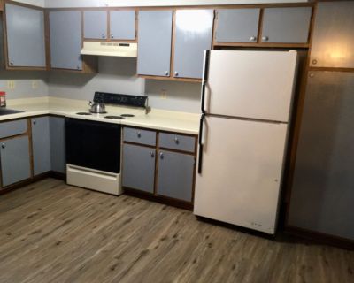 Lovely 3br 1 1/2 ba freshly updated townhouse in Hartford