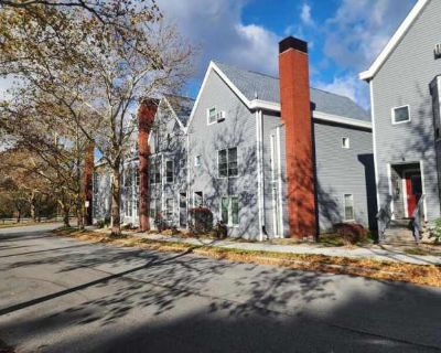1 Bedroom 1BA 900 ft Pet-Friendly Apartment For Rent in Poughkeepsie, NY