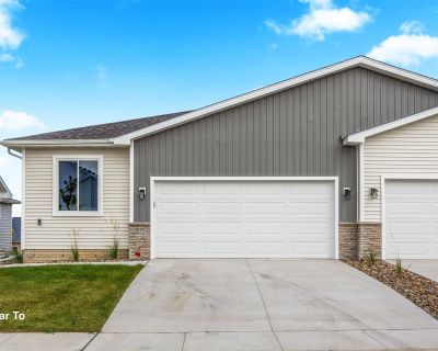 3 Bedroom 3BA 1343 ft Condo For Sale in Altoona, IA