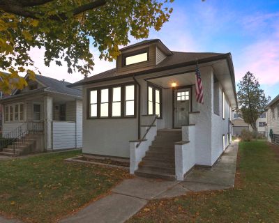 2 Bedroom 1BA 1066 ft Single Family House For Sale in Chicago, IL