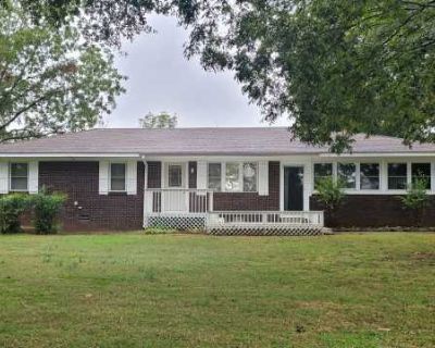 3 Bedroom 2BA 1764 ft Pet-Friendly Apartment For Rent in Greenwood, AR