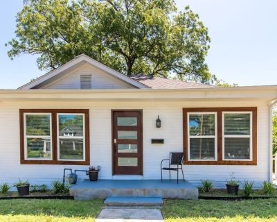 4 beds 2 bath house vacation rental in Dallas, TX