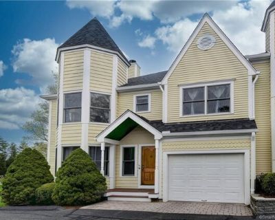 59 Prospect St Apt L. Welcome Home to Unit L in Wisteria Gardens! Walk to everything Ridgefield has to offer including countless restaurants, boutique shipping, yoga and fitness studios, Ridgefield Playhouse, Ridgefield Library, ACT Theatre, Prospector Theater, and more! This 1,770 square foot, end unit enjoys a pristine white kitchen with black granite counters, updated powder room, and open c...