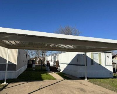 3 Bedroom 2BA 1152 ft Mobile Home For Rent in Fort Worth, TX