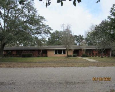 4 Bedroom 3BA 2914 ft Pet-Friendly House For Rent in Valparaiso, FL