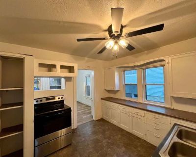 3 Bedroom 1BA 1200 ft Apartment For Rent in Wausau, WI