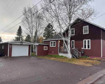 3 Bedroom 1BA 1014 ft Single Family House For Sale in Calumet, MI