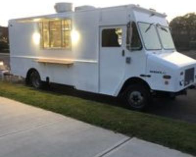 Newly built Food Truck for sale - Freightliner / MT-45 / 1999