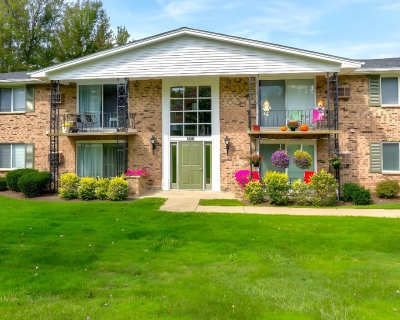 2 Bedroom 1BA 878 ft Pet-Friendly Apartment For Rent in Orchard Park, NY