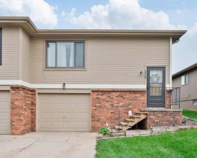 2 Bedroom 2BA 1468 ft Condominium For Sale in BELLEVUE, NE