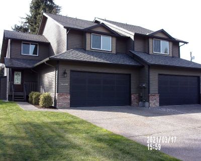 3 Bedroom 3BA 1473 ft Townhouse For Rent in Lake Stevens, WA