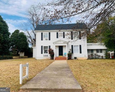 1 Bedroom 1BA 750 ft Apartment For Rent in Lagrange, GA