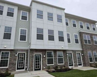 Available on: now. Unfurnished. Pet friendly. Parking available * Internet included * LGBTQ+ friendly * Cat friendly * Dog friendly * Students welcome * 40+ years welcome Aakriti will require background checks for this room Learn more. Females only. This is a new home, completed in December 2024. By the end of 2025, plans include a dog park and a community garden. The home is a 2-bedroom, 2-bat...